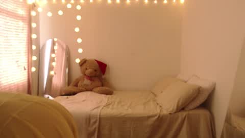 Snapshot of valientegirl_ chatting on December 22, 6:05 pm VALIENTE online show from December 22, 6:05 pm