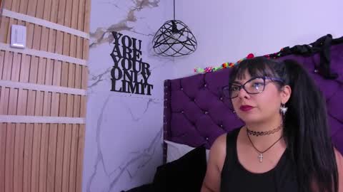 Snapshot of valkiria_and_dione chatting on March 16, 7:18 pm Valkiria and Dione online show from March 16, 7:18 pm