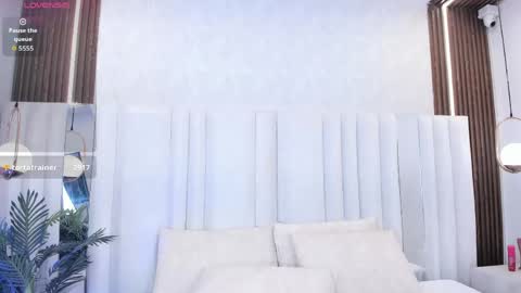 Snapshot of valkiria_vixen chatting on May 16, 12:40 am VALQUIRIA online show from May 16, 12:40 am