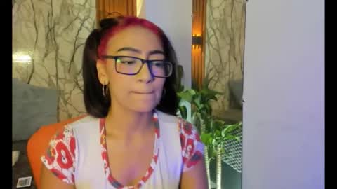 Snapshot of valkyfoxxx chatting on December 2, 11:04 am Valkyfoxxx online show from December 2, 11:04 am