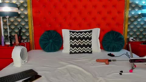 Valerie Val V online show from January 30, 5:30 am