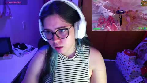 Snapshot of vallolet1_ chatting on December 12, 6:14 am Im Violet online show from December 12, 6:14 am