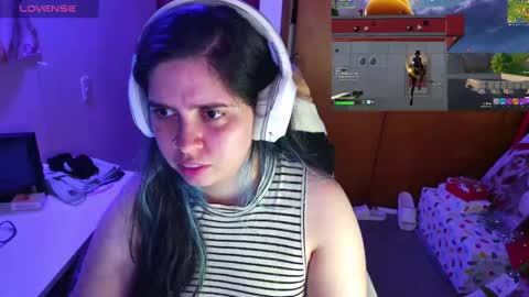 Snapshot of vallolet1_ chatting on December 12, 9:19 am Im Violet online show from December 12, 9:19 am