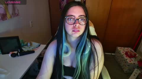 Snapshot of vallolet1_ chatting on December 20, 12:08 am Im Violet online show from December 20, 12:08 am