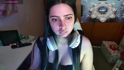 Snapshot of vallolet1_ chatting on December 20, 3:14 am Im Violet online show from December 20, 3:14 am