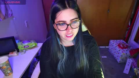 Snapshot of vallolet1_ chatting on December 23, 2:02 am Im Violet online show from December 23, 2:02 am