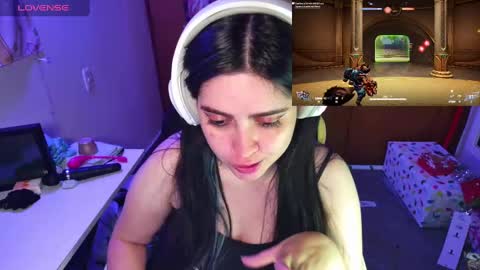 Snapshot of vallolet1_ chatting on December 23, 8:11 am Im Violet online show from December 23, 8:11 am