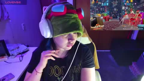 Snapshot of vallolet1_ chatting on December 30, 1:37 am Im Violet online show from December 30, 1:37 am