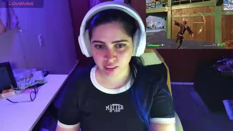 Snapshot of vallolet1_ chatting on December 31, 12:54 am Im Violet online show from December 31, 12:54 am