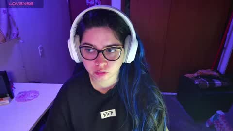 Snapshot of vallolet1_ chatting on January 8, 2:35 am Im Violet online show from January 8, 2:35 am