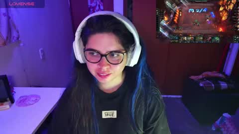 Snapshot of vallolet1_ chatting on January 8, 5:37 am Im Violet online show from January 8, 5:37 am