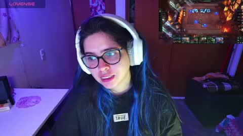 Snapshot of vallolet1_ chatting on January 8, 8:38 am Im Violet online show from January 8, 8:38 am