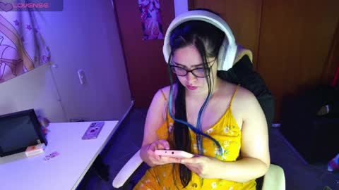 Snapshot of vallolet1_ chatting on January 10, 1:53 am Im Violet online show from January 10, 1:53 am