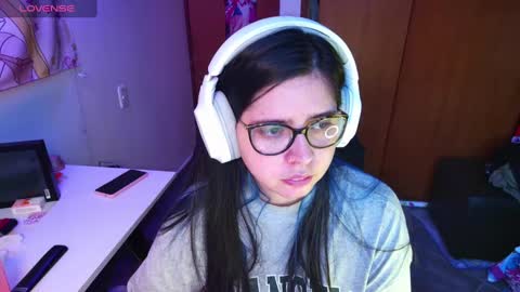 Snapshot of vallolet1_ chatting on January 12, 10:33 pm Im Violet online show from January 12, 10:33 pm