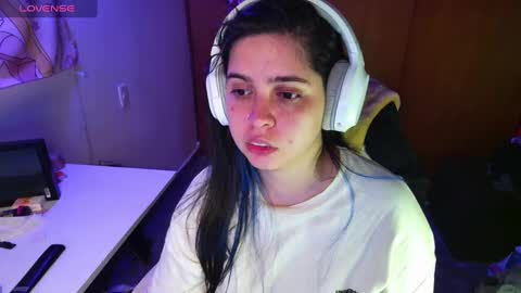 Snapshot of vallolet1_ chatting on January 15, 8:51 am Im Violet online show from January 15, 8:51 am