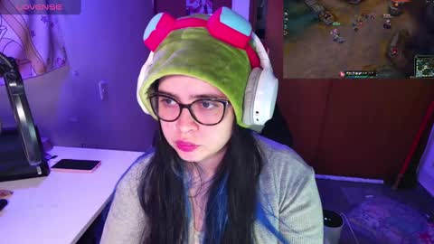 Snapshot of vallolet1_ chatting on January 23, 2:23 am Im Violet online show from January 23, 2:23 am