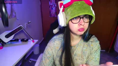 Snapshot of vallolet1_ chatting on January 23, 11:36 pm Im Violet online show from January 23, 11:36 pm