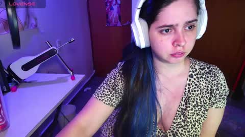 Snapshot of vallolet1_ chatting on January 26, 2:24 am Im Violet online show from January 26, 2:24 am