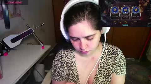 Snapshot of vallolet1_ chatting on January 27, 2:42 am Im Violet online show from January 27, 2:42 am