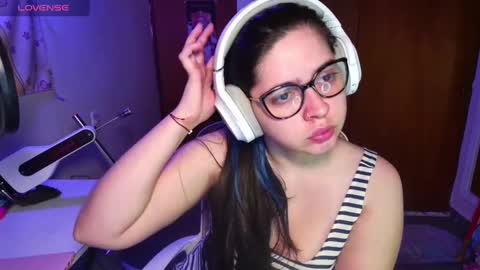 Snapshot of vallolet1_ chatting on February 5, 9:25 am Im Violet online show from February 5, 9:25 am