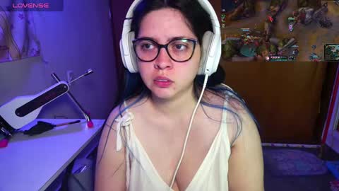 Snapshot of vallolet1_ chatting on February 8, 7:59 am Im Violet online show from February 8, 7:59 am