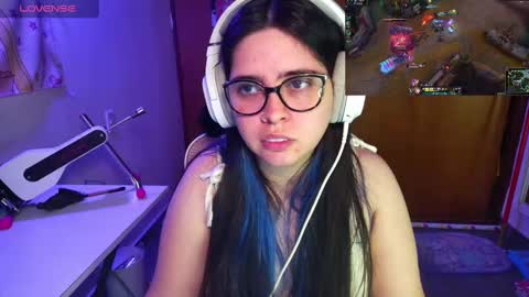 Snapshot of vallolet1_ chatting on February 8, 11:01 am Im Violet online show from February 8, 11:01 am