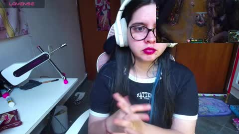 Snapshot of vallolet1_ chatting on February 9, 9:49 pm Im Violet online show from February 9, 9:49 pm