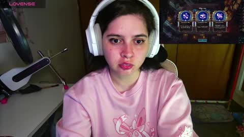 Snapshot of vallolet1_ chatting on February 15, 1:53 am Im Violet online show from February 15, 1:53 am