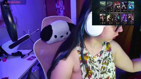 Snapshot of vallolet1_ chatting on February 19, 11:14 pm Im Violet online show from February 19, 11:14 pm