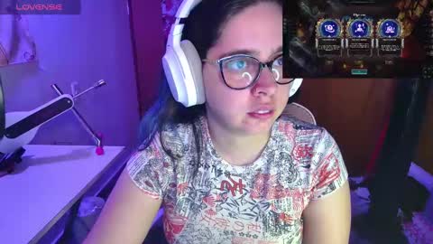 Snapshot of vallolet1_ chatting on February 24, 12:30 am Im Violet online show from February 24, 12:30 am