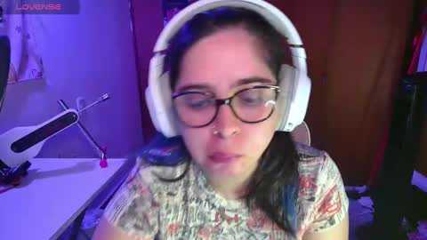 Snapshot of vallolet1_ chatting on February 24, 3:33 am Im Violet online show from February 24, 3:33 am