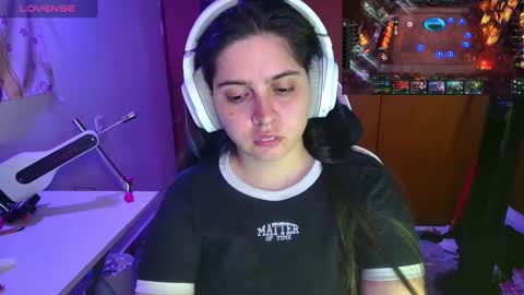 Snapshot of vallolet1_ chatting on February 26, 2:15 am Im Violet online show from February 26, 2:15 am