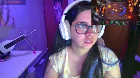 Snapshot of vallolet1_ chatting on February 27, 11:59 pm Im Violet online show from February 27, 11:59 pm