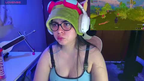 Snapshot of vallolet1_ chatting on March 4, 3:22 am Im Violet online show from March 4, 3:22 am