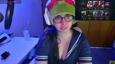 Snapshot of vallolet1_ chatting on March 9, 1:14 am Im Violet online show from March 9, 1:14 am