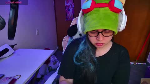 Snapshot of vallolet1_ chatting on March 9, 10:41 pm Im Violet online show from March 9, 10:41 pm