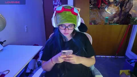 Snapshot of vallolet1_ chatting on March 10, 1:45 am Im Violet online show from March 10, 1:45 am