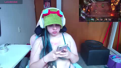 Snapshot of vallolet1_ chatting on March 10, 8:12 pm Im Violet online show from March 10, 8:12 pm