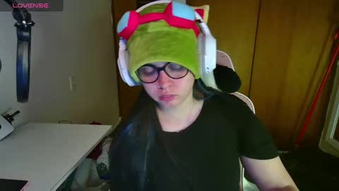 Snapshot of vallolet1_ chatting on March 11, 5:27 am Im Violet online show from March 11, 5:27 am