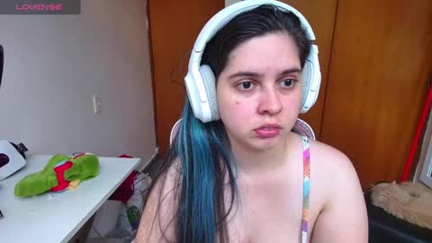 Snapshot of vallolet1_ chatting on March 12, 9:45 pm Im Violet online show from March 12, 9:45 pm