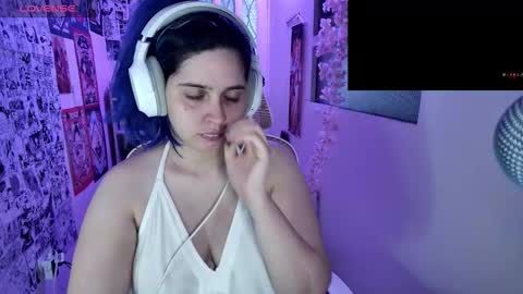 Snapshot of vallolet1_ chatting on September 12, 3:28 am Im Violet online show from September 12, 3:28 am