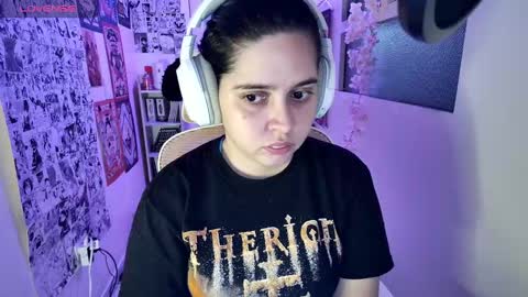 Snapshot of vallolet1_ chatting on October 2, 3:24 am Im Violet online show from October 2, 3:24 am