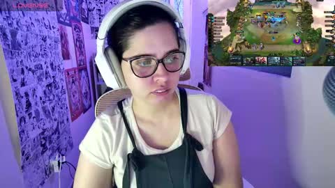 Snapshot of vallolet1_ chatting on November 5, 5:29 am Im Violet online show from November 5, 5:29 am