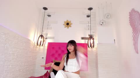 Vallolet Peach  online show from December 12, 11:40 am