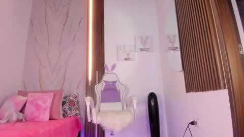 Vallolet Peach  online show from September 25, 11:03 am