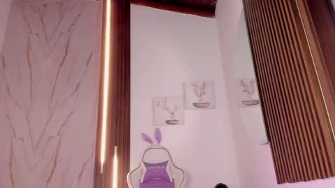 Vallolet Peach  online show from October 4, 11:41 am