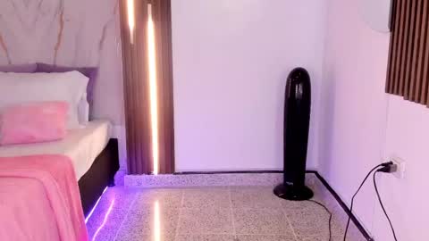 Vallolet Peach  online show from October 5, 12:03 pm