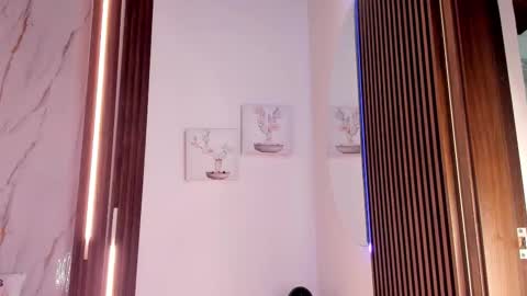 Vallolet Peach  online show from February 5, 12:10 pm