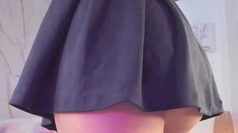 Vallolet Peach  online show from July 19, 12:20 pm