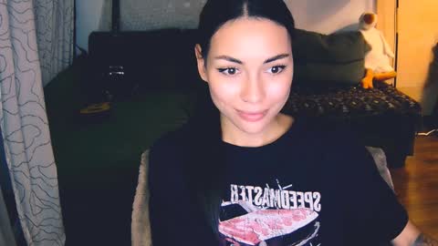 Snapshot of valorant_girl chatting on December 4, 7:23 pm Little Devil online show from December 4, 7:23 pm